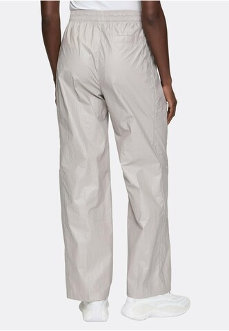 NIKE Wide Leg Hose in Beige