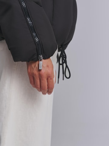 AEMMI Zimní bunda 'OVERSIZED RECYLED DOWN PUFFER JACKET' – černá