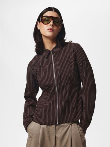 Camicia da donna di PIECES in marrone: frontale