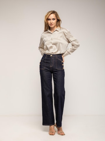 Tantra Regular Jeans 'Jeans rectos de tiro alto  con bolsillos frontales y detalle de botones dorados' in Blue