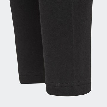 ADIDAS ORIGINALS Skinny Leggingsit värissä musta