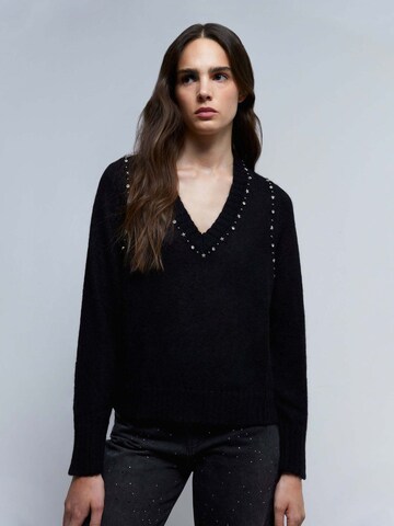 Scalpers Sweater in Black: front