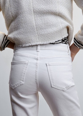 Slimfit Jeans 'Nayara' de la MANGO pe alb
