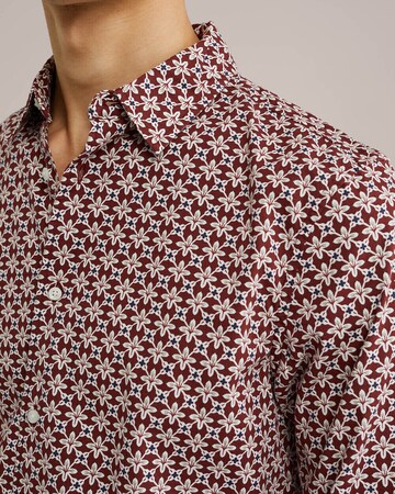 Coupe slim Chemise WE Fashion en rouge