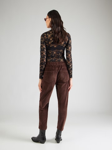 Hailys Tapered Broek 'Mi44rell' in Bruin