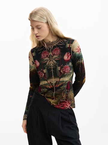 Tricou de la Desigual pe negru: față