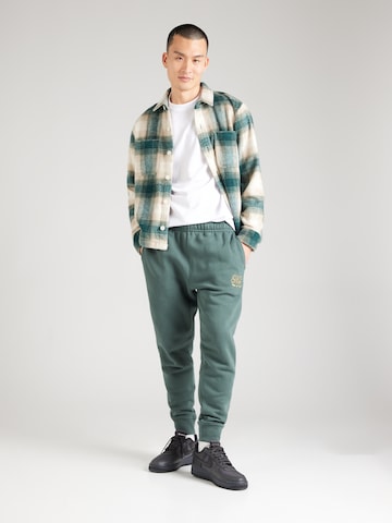Effilé Pantalon 'CLUB' Nike Sportswear en vert