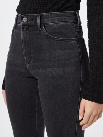 Coupe slim Jean WRANGLER en noir