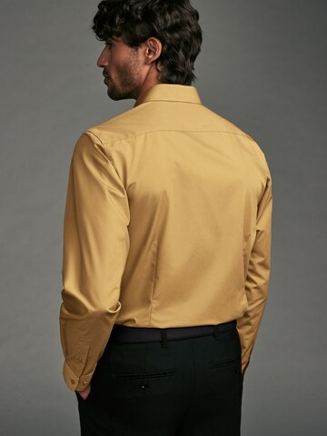 Coupe slim Chemise Next en jaune