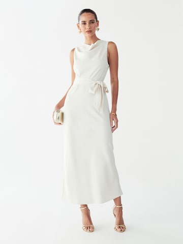 Rochie 'REANE' de la Willa pe alb