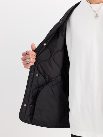 ALPHA INDUSTRIES Jacke 'Studio' in Schwarz