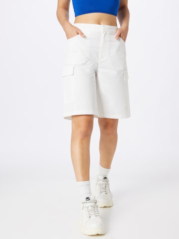 WEEKDAY Wide Leg Shorts in Weiß: predná strana