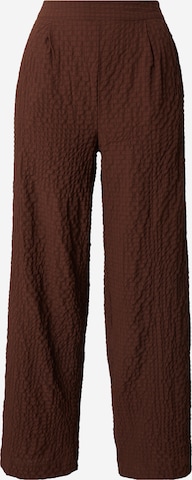 PIECES Regular Pleat-Front Pants 'SARAH' in Brown: front