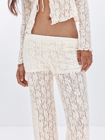 Pull&Bear Loosefit Housut värissä valkoinen