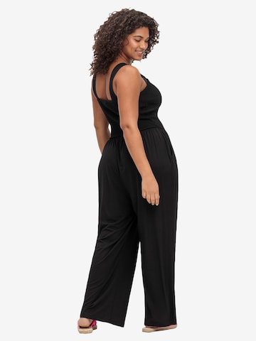 SHEEGO - Jumpsuit en negro