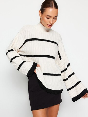 Trendyol Sweater in Beige
