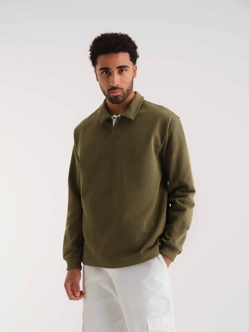 ABOUT YOU x Kevin Trapp Sweatshirt 'LUKE' in Groen: voorkant