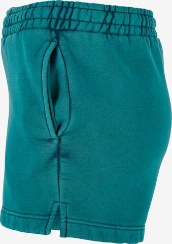 Regular Pantaloni de la Urban Classics pe verde