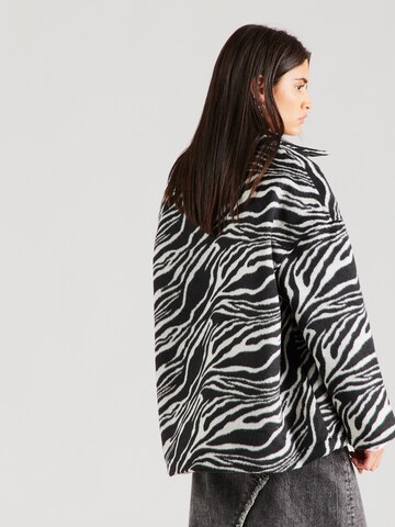 VERO MODA Φθινοπωρινό και ανοιξιάτικο μπουφάν 'ZEBRA' σε μαύρο