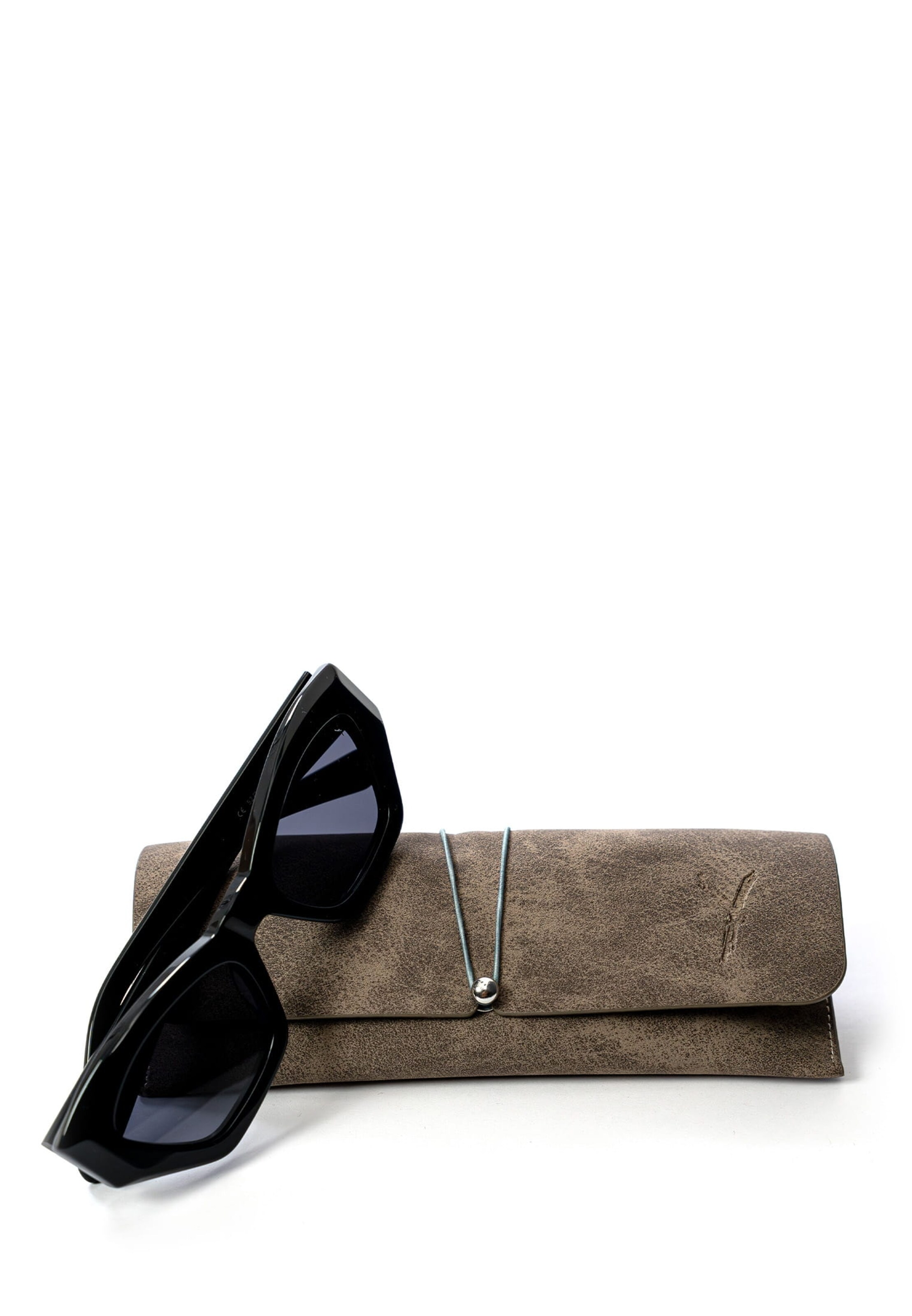 Occhiali da sole 'SFY Butter Frey' di Suri Frey in nero