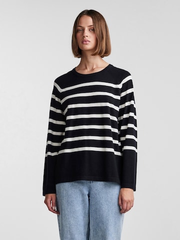 Pull-over PIECES en noir : devant