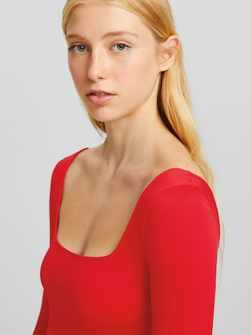 Bershka Bodi majica | rdeča barva