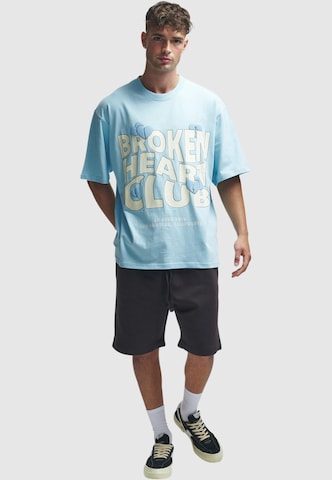 2Y Studios Shirt 'Broken Heart Club' in Blauw