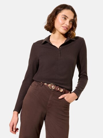 Tricou de la Friends Like These pe maro: față