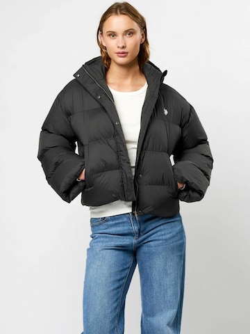 U.S. POLO ASSN. Přechodná bunda 'Greta' – černá: přední strana