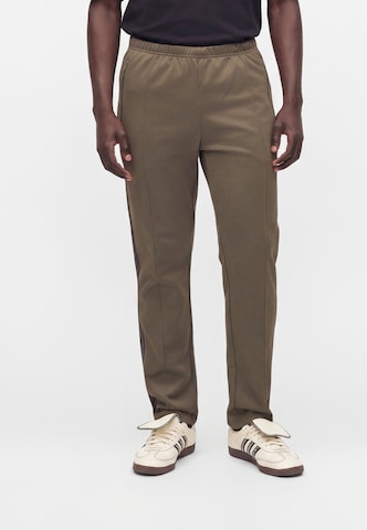 ADIDAS ORIGINALS Slimfit Broek 'CLASSIC' in Bruin: voorkant