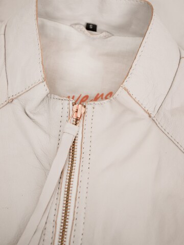 FREAKY NATION - Chaqueta de entretiempo 'Elina' en blanco