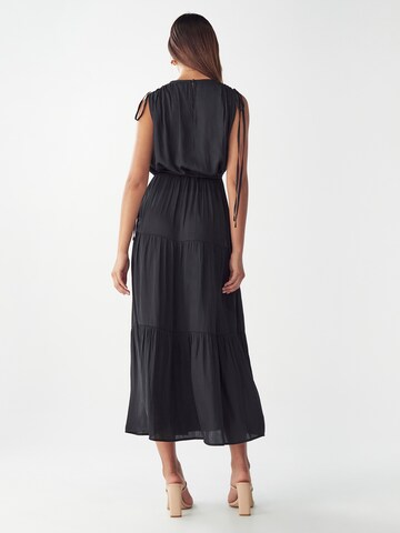 Robe 'Niam' Willa en noir : derrière