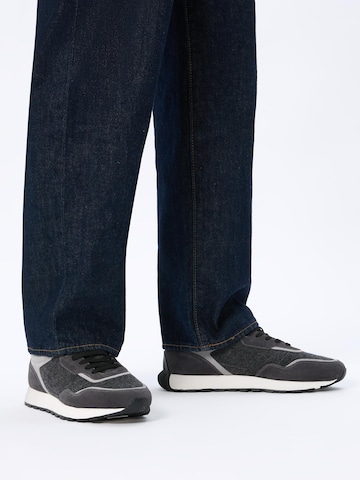 Candice Cooper Sneakers laag 'PLUME 3 FUR MAN.' in Grijs: voorkant