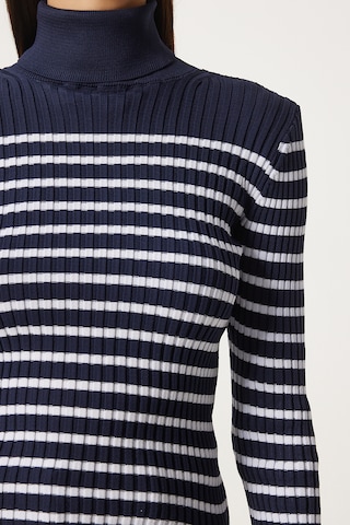 Happiness İstanbul Pullover in Blau