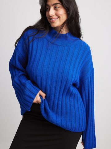 NA-KD Sweater in Blue: front