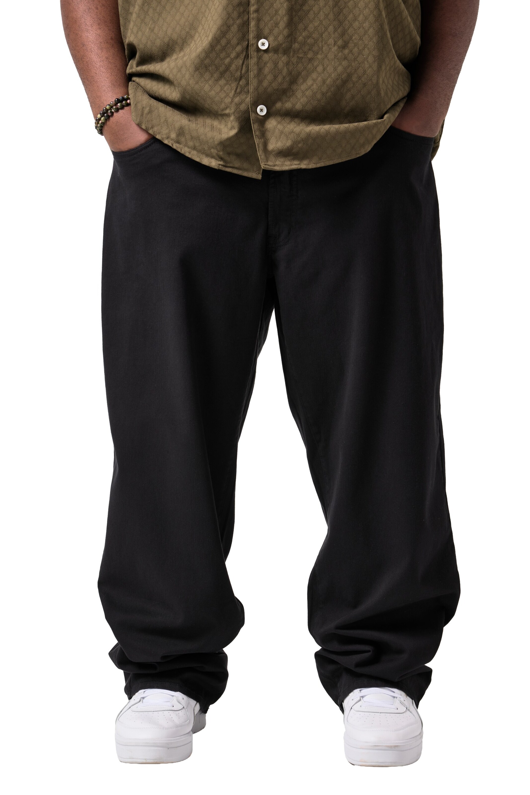 STHUGE Baggy Trousers in Black: front