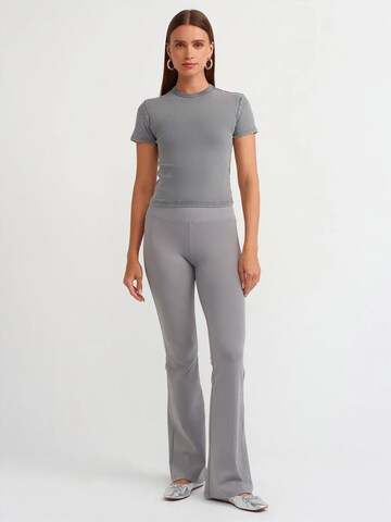 évasé Pantalon Dilvin en gris