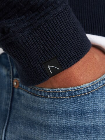 Pull-over CHASIN' en bleu