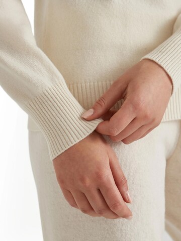 FALKE Sweater 'Pure Cashmere' in White