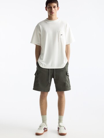 Pull&Bear Loosefit Shorts in Grün