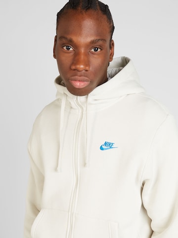 Veste de survêtement 'CLUB FLC' Nike Sportswear en blanc