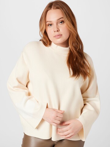 Pull-over 'Alina' Selected Femme Curve en beige : devant