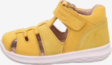 SUPERFIT - Sapatos abertos 'Bumblebee' em amarelo