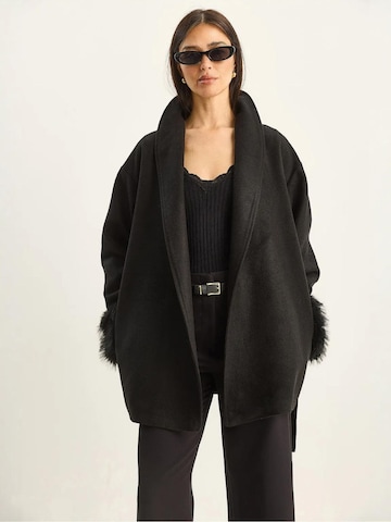 Cappotto di mezza stagione di Bianco Lucci in nero