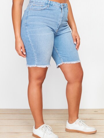 Regular Jean Trendyol Curve en bleu : devant