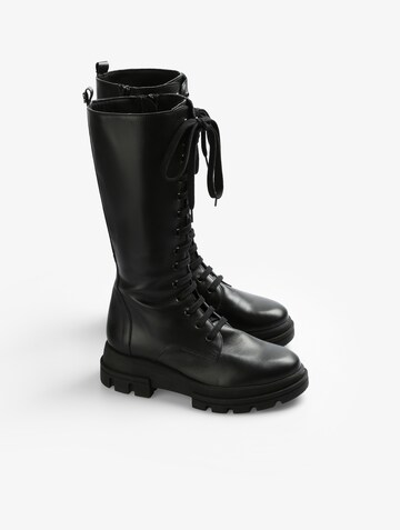 Scalpers Bootsit 'Olivia' värissä musta