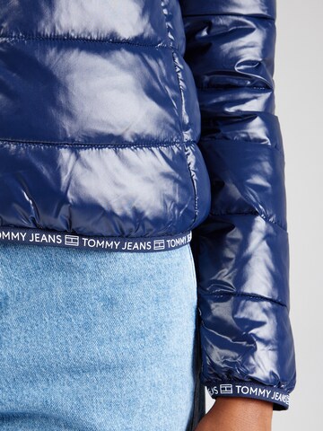 Tommy Jeans Демисезонная куртка 'ESSENTIAL' в Синий