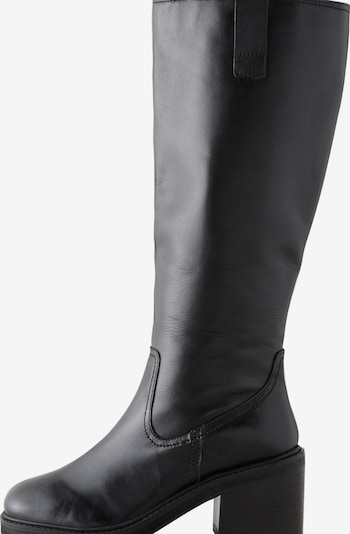 Next Čizme u crna, Pregled proizvoda