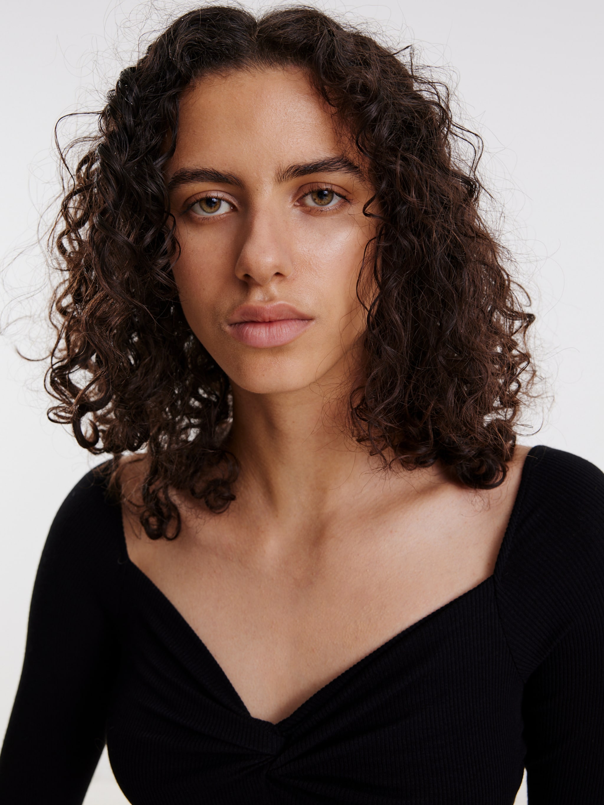 EDITED Producten Shirt 'Loana' Zwart