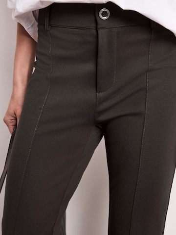 STREET ONE Bootcut Nohavice - Hnedá